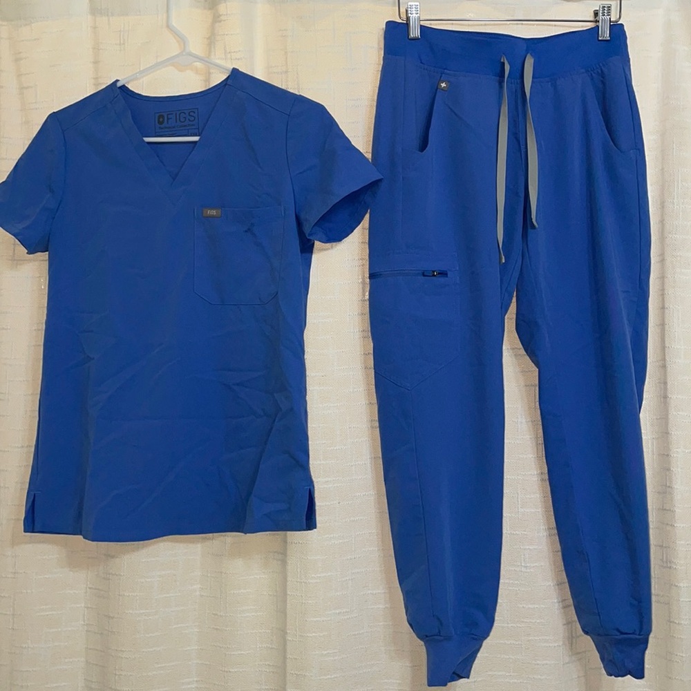 FIGS Scrub Set